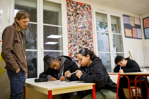 ARO, Bastien Parmentier, éducateur accompagne le travail des élèves