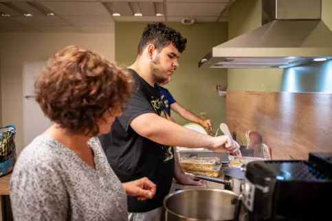 Dispositif Boost insertion Perpignan - Préparation d'un repas pris en commun avec Magali Bonnecarrère CEFI